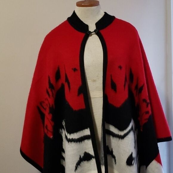 Beautiful Red/black/white Ecuadorian Wool Cape - Picture 3 of 8